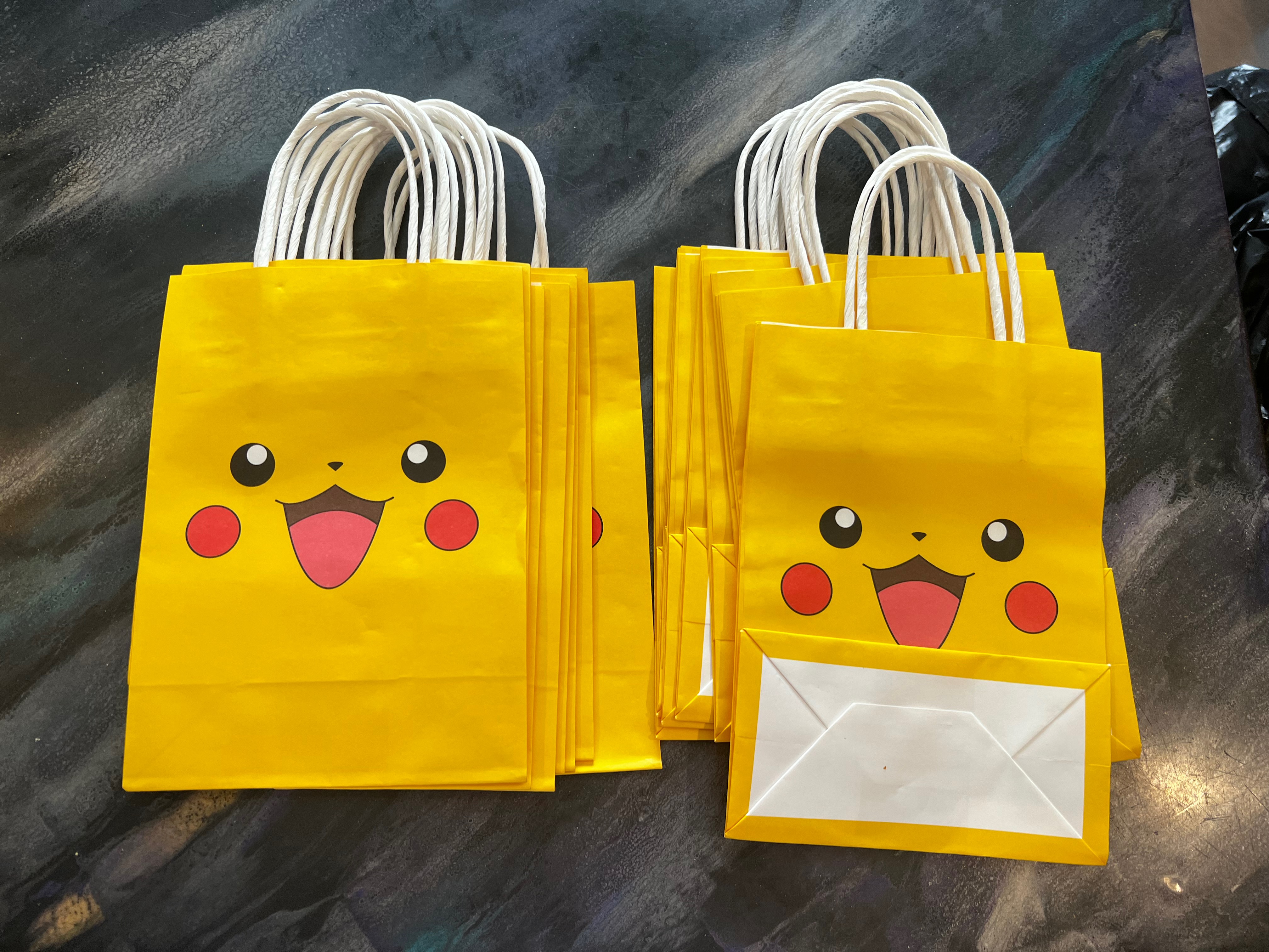 16 Pcs Pikachu 8" Party Gift Bags  Paper New And Glitter Pokémon Cake Topper