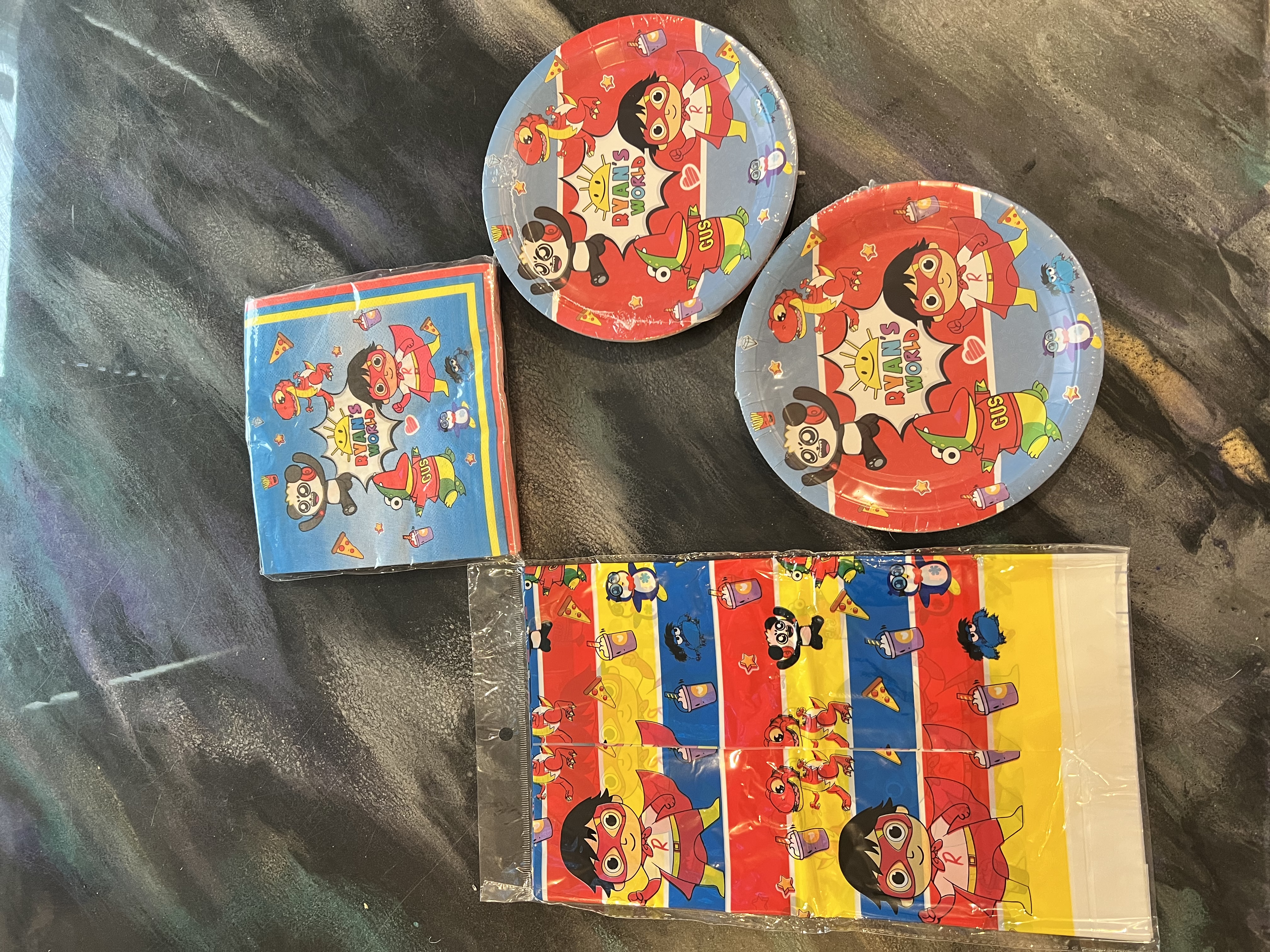RYANS WORLD TOY REVIEW Birthday Party Decoration SUPPLIES Plates